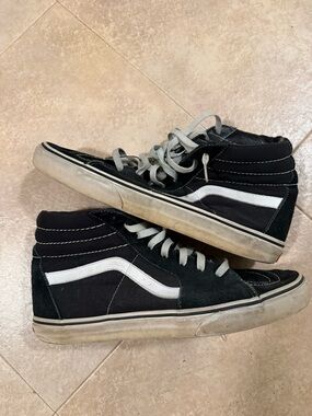 Black Vans SK8-Hi